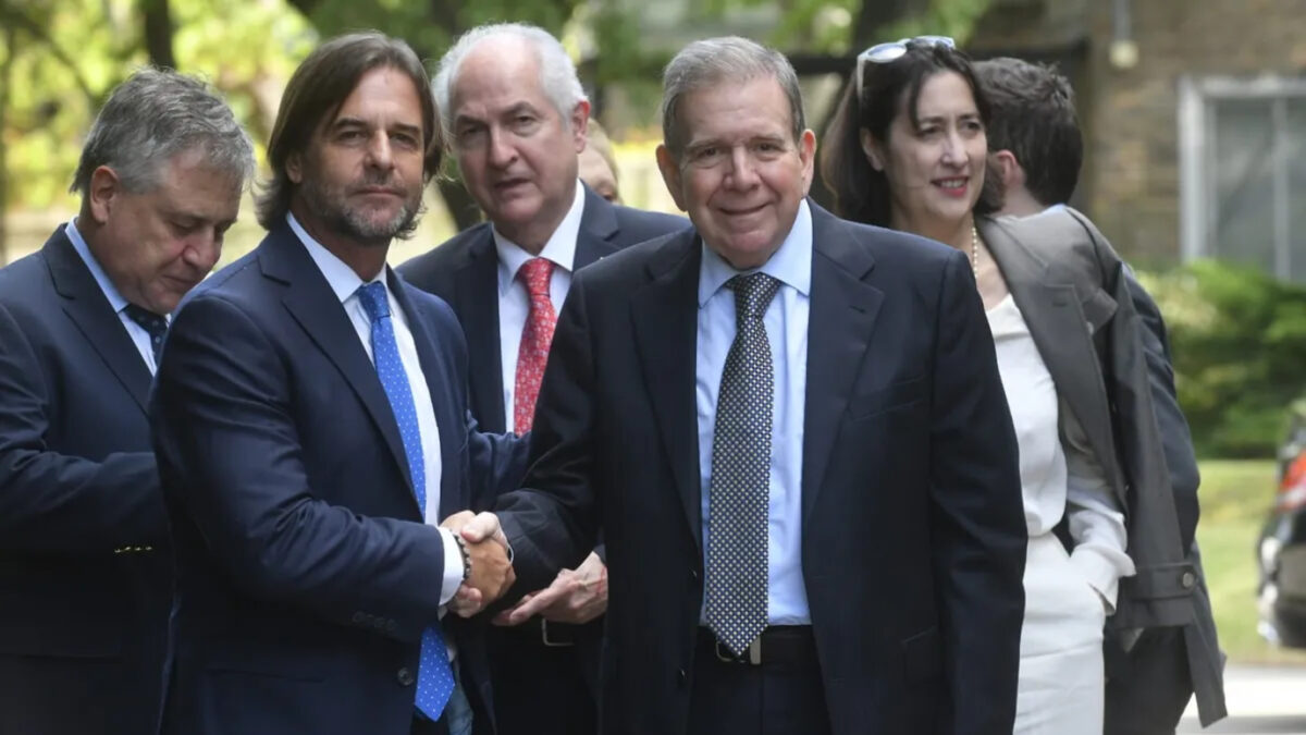 En imágenes: venezolanos en Montevideo recibieron a Edmundo González en su encuentro con Luis Lacalle Pou