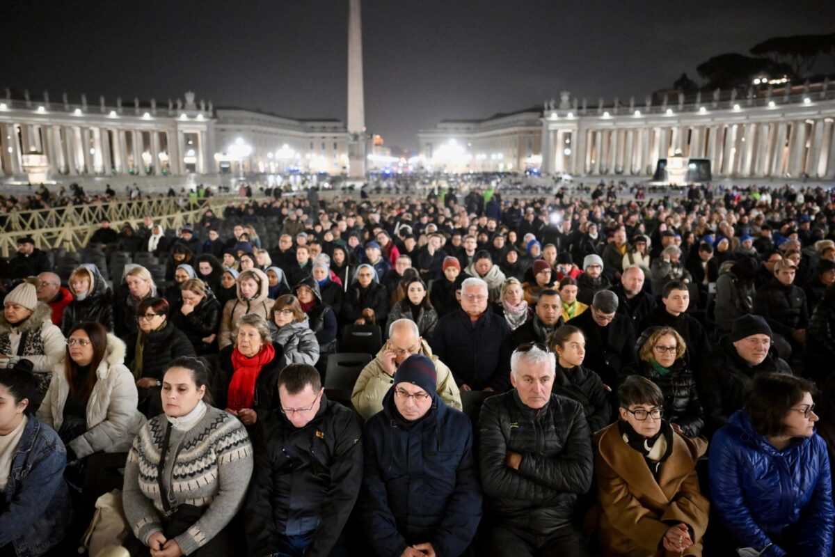El papa encadena otra mejoría en sus problemas respiratorios tras trece días hospitalizado