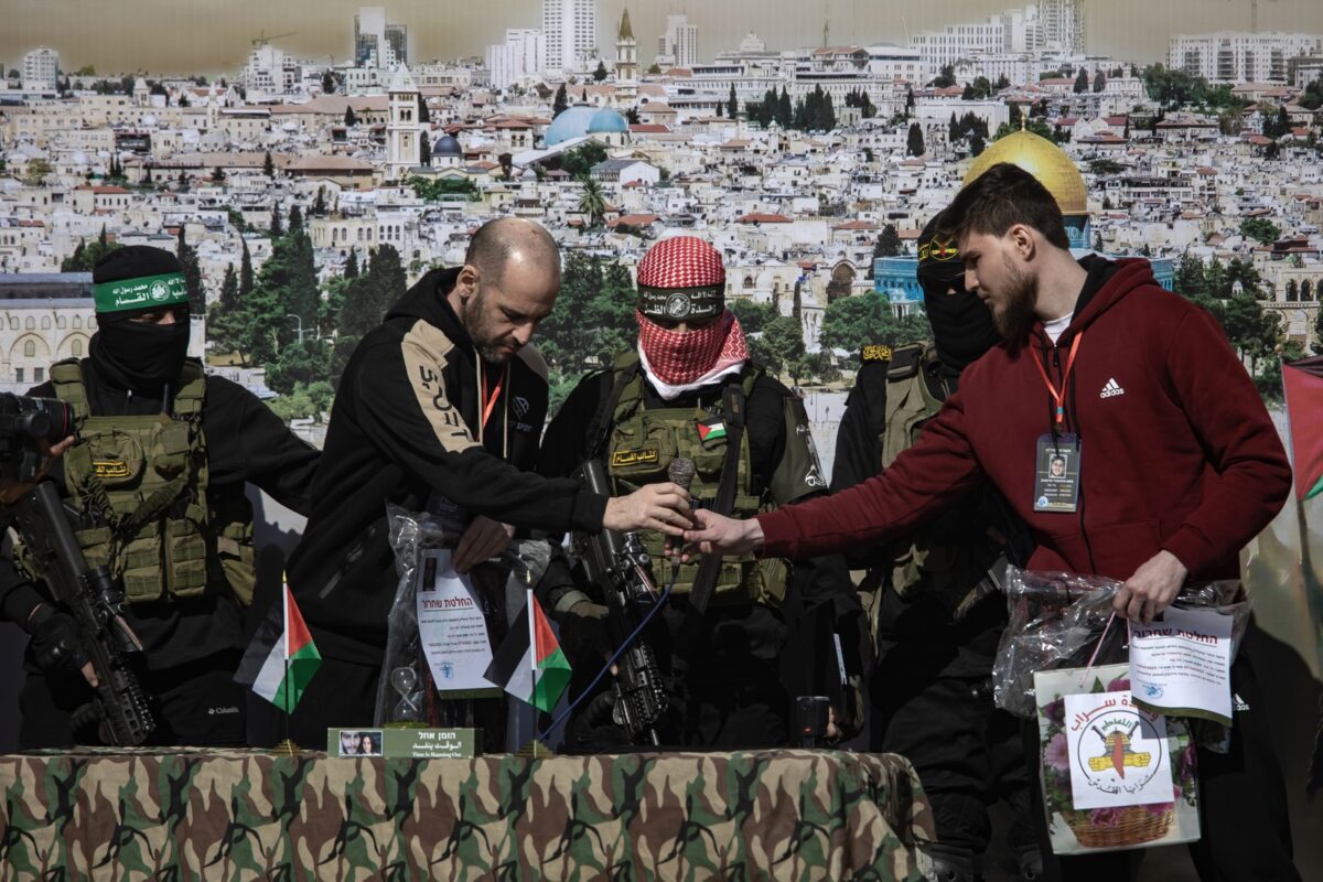 Hamas e Israel realizaron canje de rehenes y prisioneros en la Franja de Gaza
