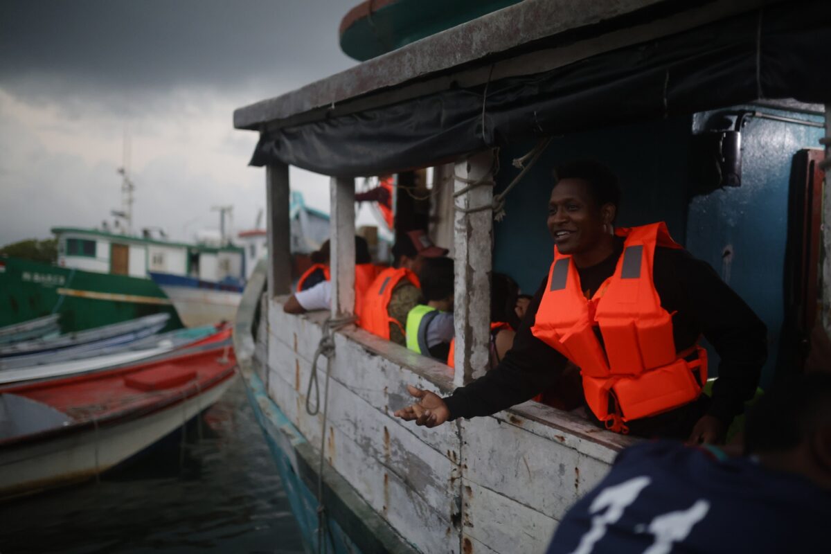 180 migrantes viajan en barco desde Panamá a Colombia por no poder establecerse en EE UU: los detalles