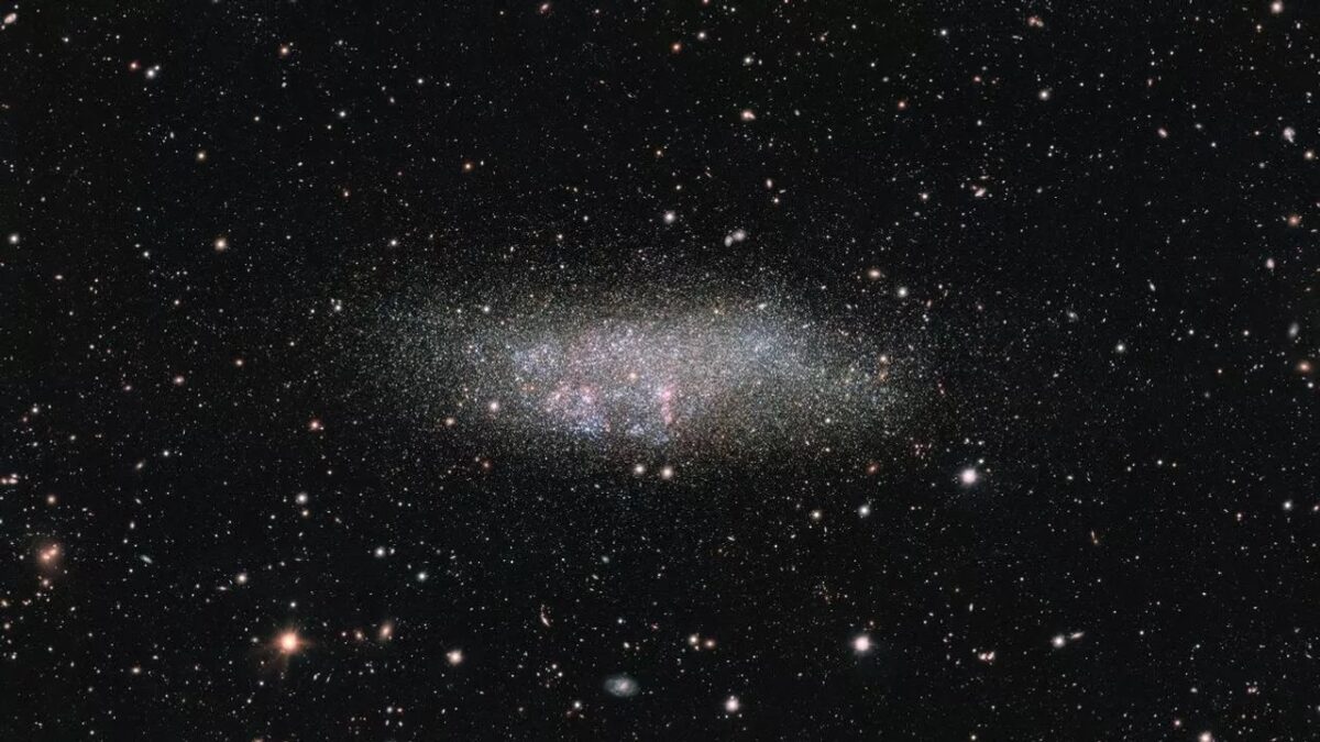 Un grupo de científicos desarrolla el muestrario más grande de galaxias enanas y agujeros negros