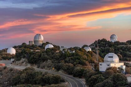 Un grupo de científicos desarrolla el muestrario más grande de galaxias enanas y agujeros negros