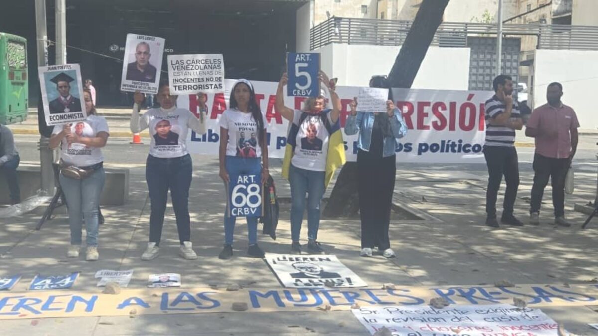 Ruta por la Justicia: familiares de presos políticos se concentran frente al Ministerio Público