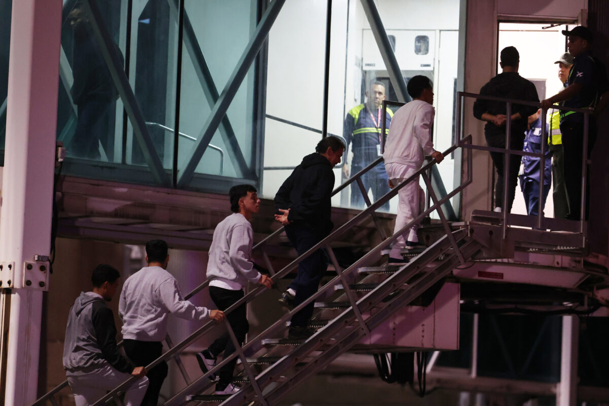 Venezuela confirmó la reactivación de vuelos para repatriar a connacionales en EE UU: los detalles Venezolanos deportados arribaron al país