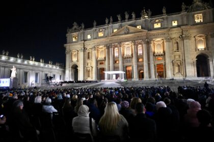 El papa encadena otra mejoría en sus problemas respiratorios tras trece días hospitalizado