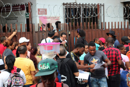 Disminuye la cantidad de migrantes en la frontera de México tras semanas de restricciones de Trump