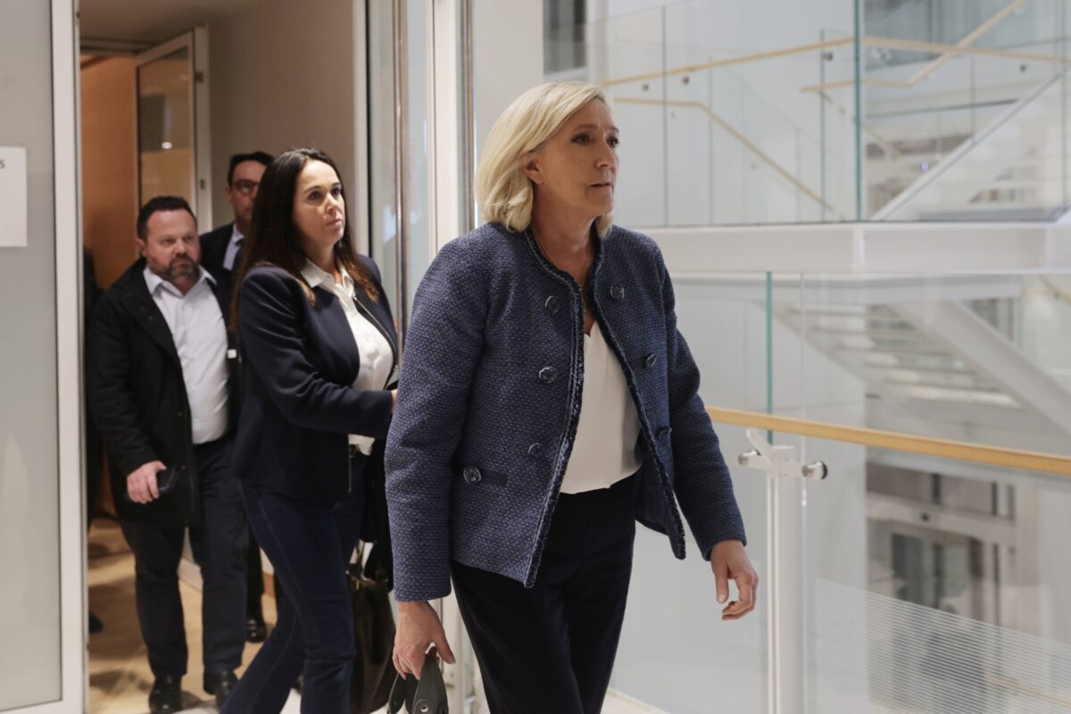 Le Pen, condenada a prisión e inhabilitada durante cinco años para cargo público
