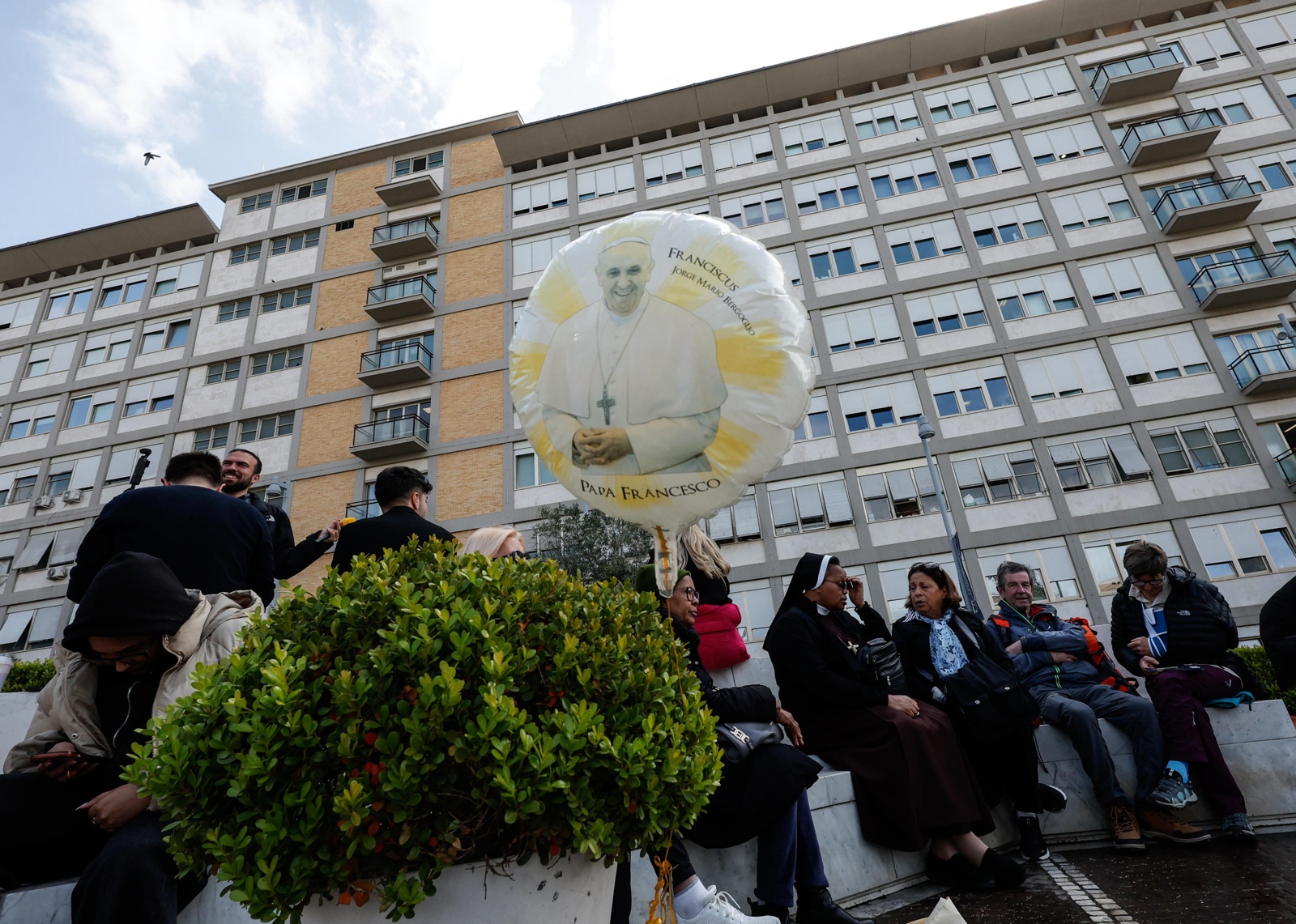 El papa Francisco aparecerá públicamente por primera vez desde su hospitalización: lo que se sabe