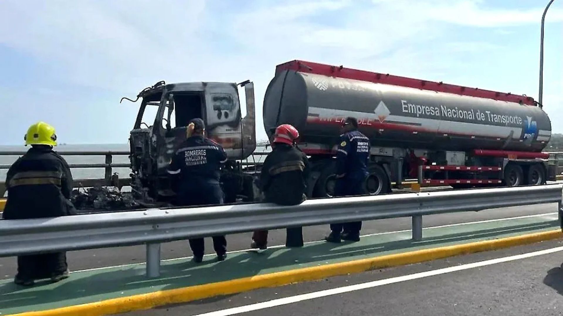 Gandola de PDVSA se incendió en el puente sobre el lago de Maracaibo: los detalles
