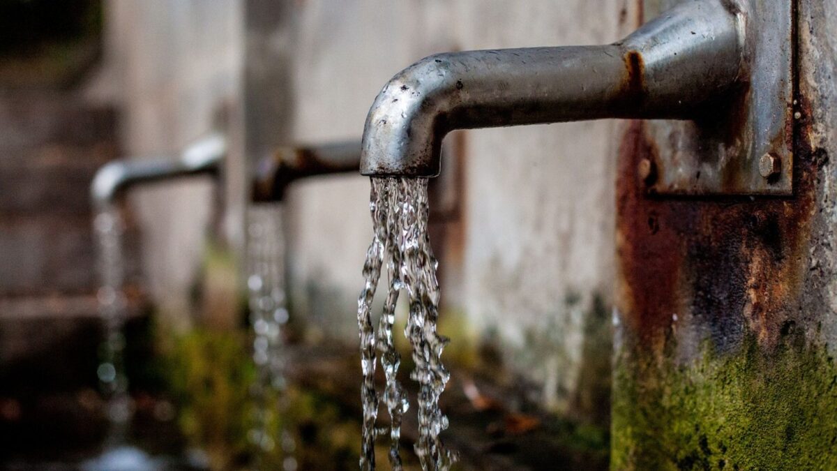 ¿Cuáles son las medidas que aplican los venezolanos para sobrellevar las fallas del servicio de agua en el país?