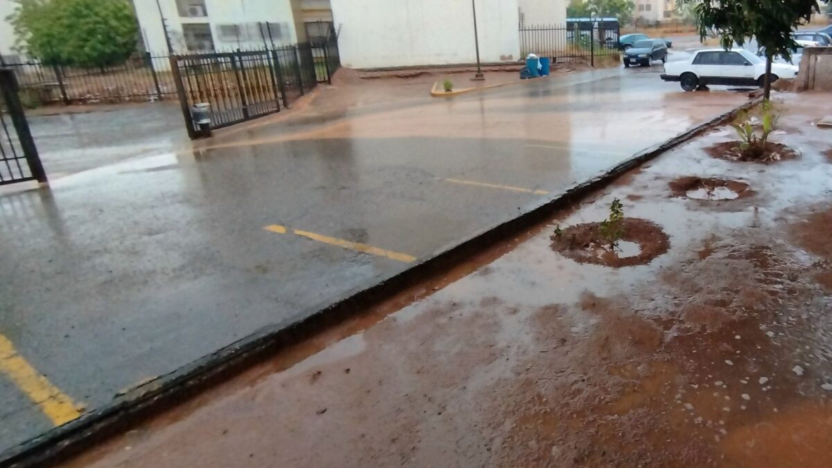 Varias calles y viviendas se anegaron por las lluvias en Zulia