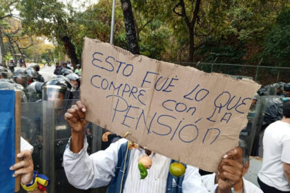 Trabajadores y estudiantes de la UCV protestaron por mejoras salariales