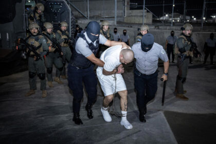 Expertos alertan que Bukele y Trump actúan fuera de la ley con envío a El Salvador de migrantes