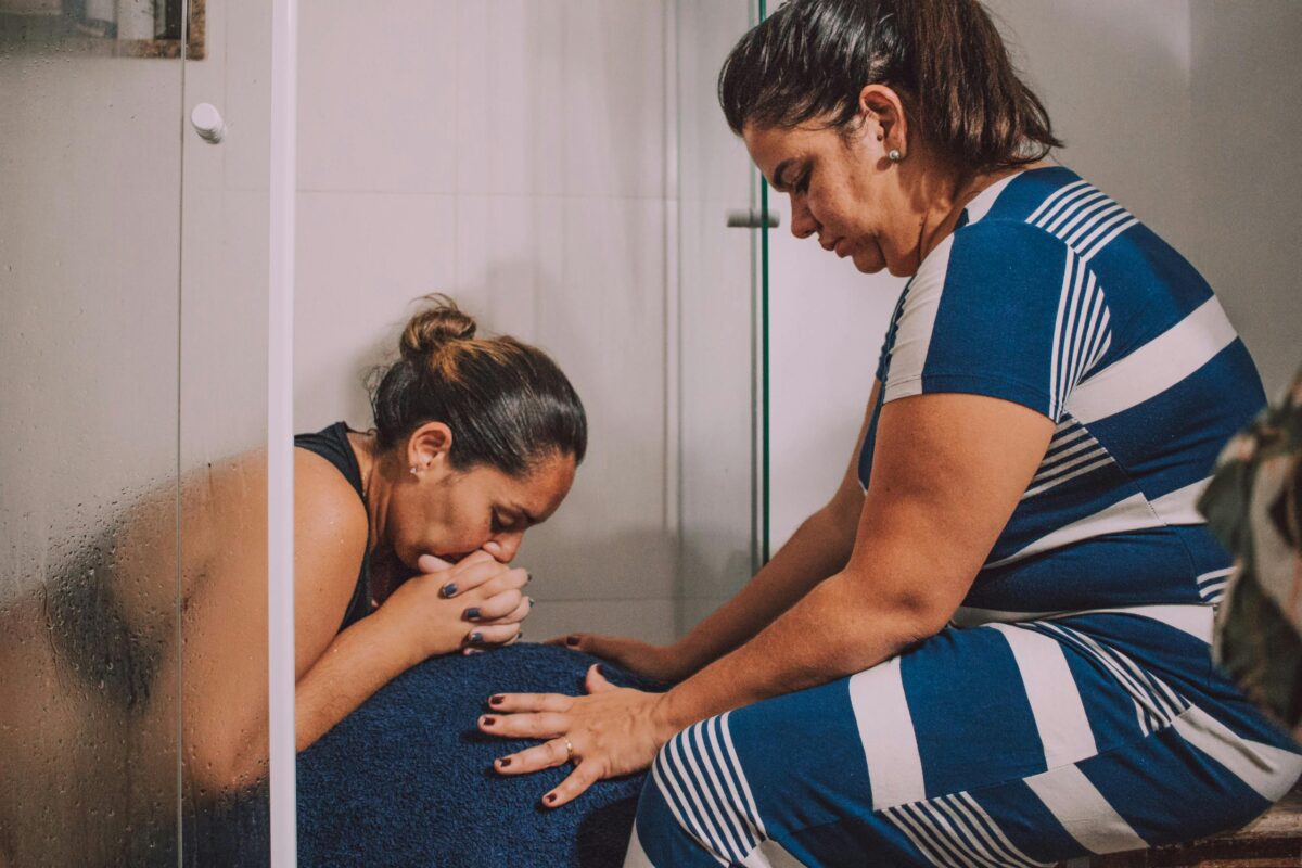 Mujeres que sanan mujeres: relatos de especialistas comprometidas con el parto respetado en Venezuela