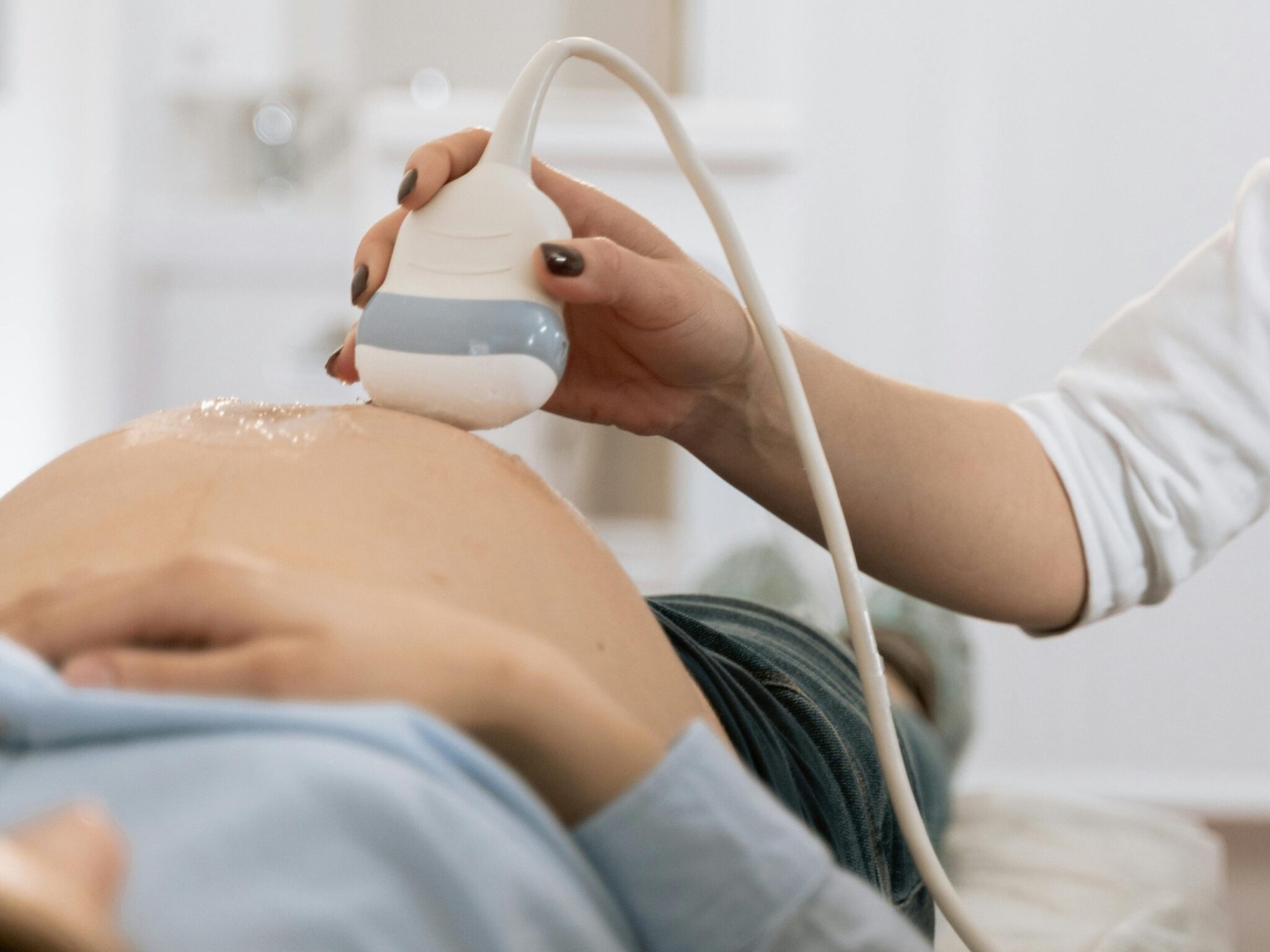 Mujeres que sanan mujeres: relatos de especialistas comprometidas con el parto respetado en Venezuela