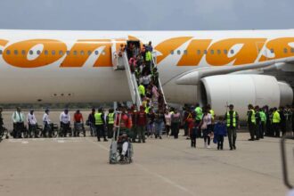 Más de 20 niños venezolanos regresaron solos al país en vuelos de repatriación