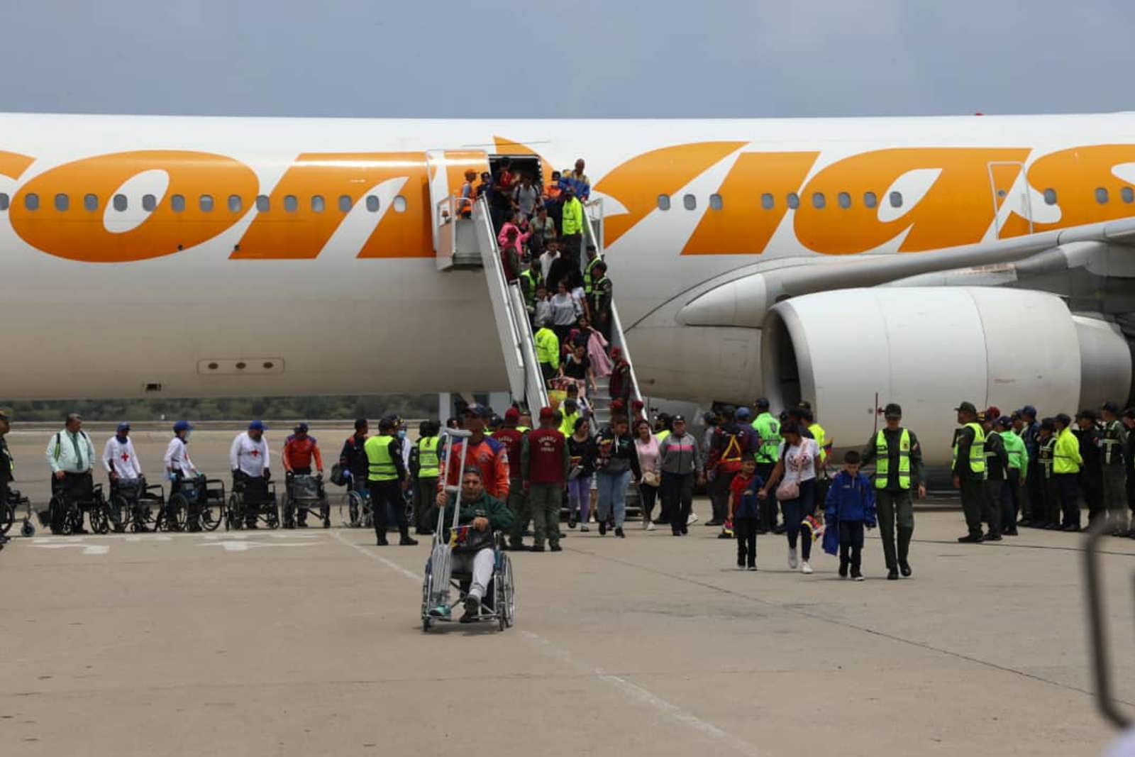 Más de 20 niños venezolanos regresaron solos al país en vuelos de repatriación