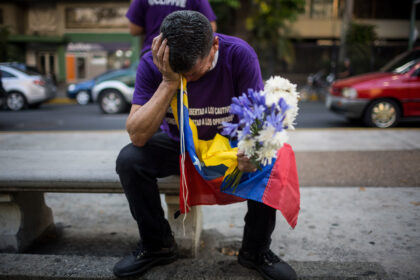 En imágenes: familiares oraron en un viacrucis por la libertad de los presos políticos