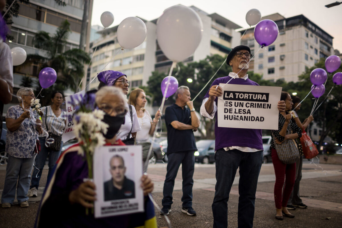 En imágenes: familiares oraron en un viacrucis por la libertad de los presos políticos