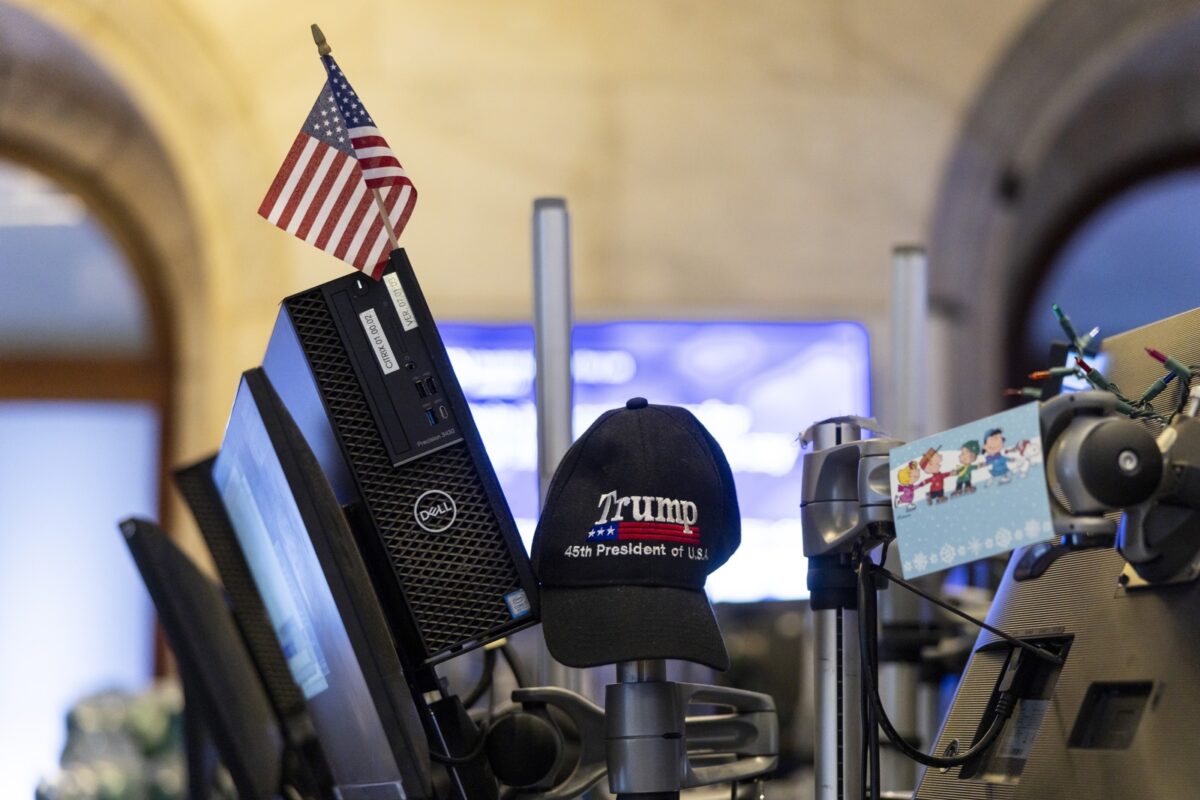 Bolsas de valores se desplomaron tras anuncios de aranceles de Trump