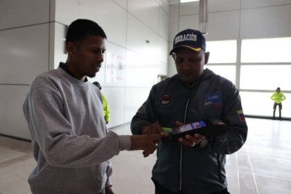 Regresaron venezolanos deportados al país