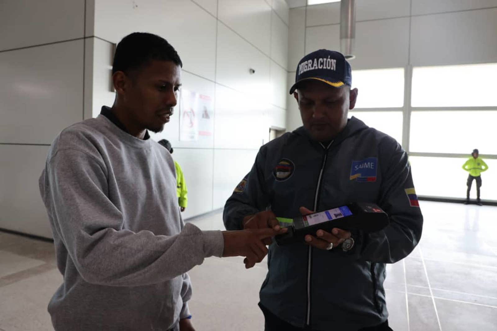 Regresaron venezolanos deportados al país