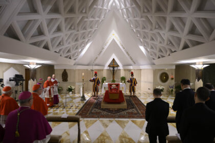 Curiosidades y rituales tras la muerte del papa: ¿cuáles son? TeExplicamosElDía martes 22 de abril de 2025 -Los detalles del funeral del papa Francisco