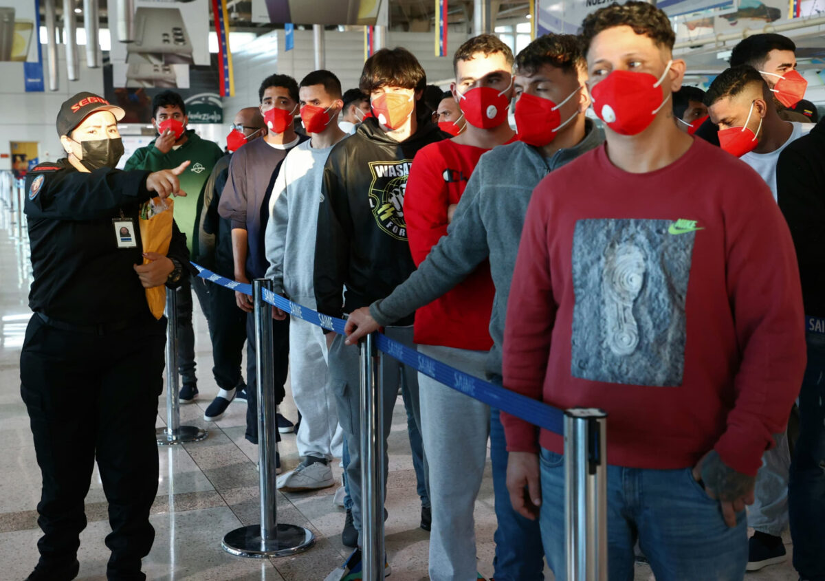 Llegó a Venezuela un grupo de 208 deportados desde EE UU: es el tercer vuelo en menos de 24 horas