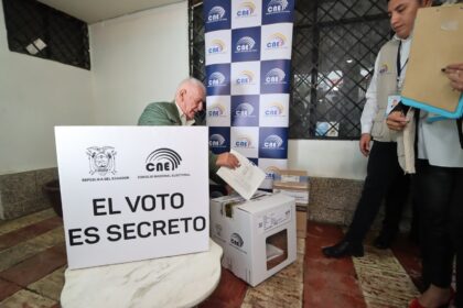 Ecuador define su rumbo en una reñida segunda vuelta electoral entre Noboa y González: los detalles