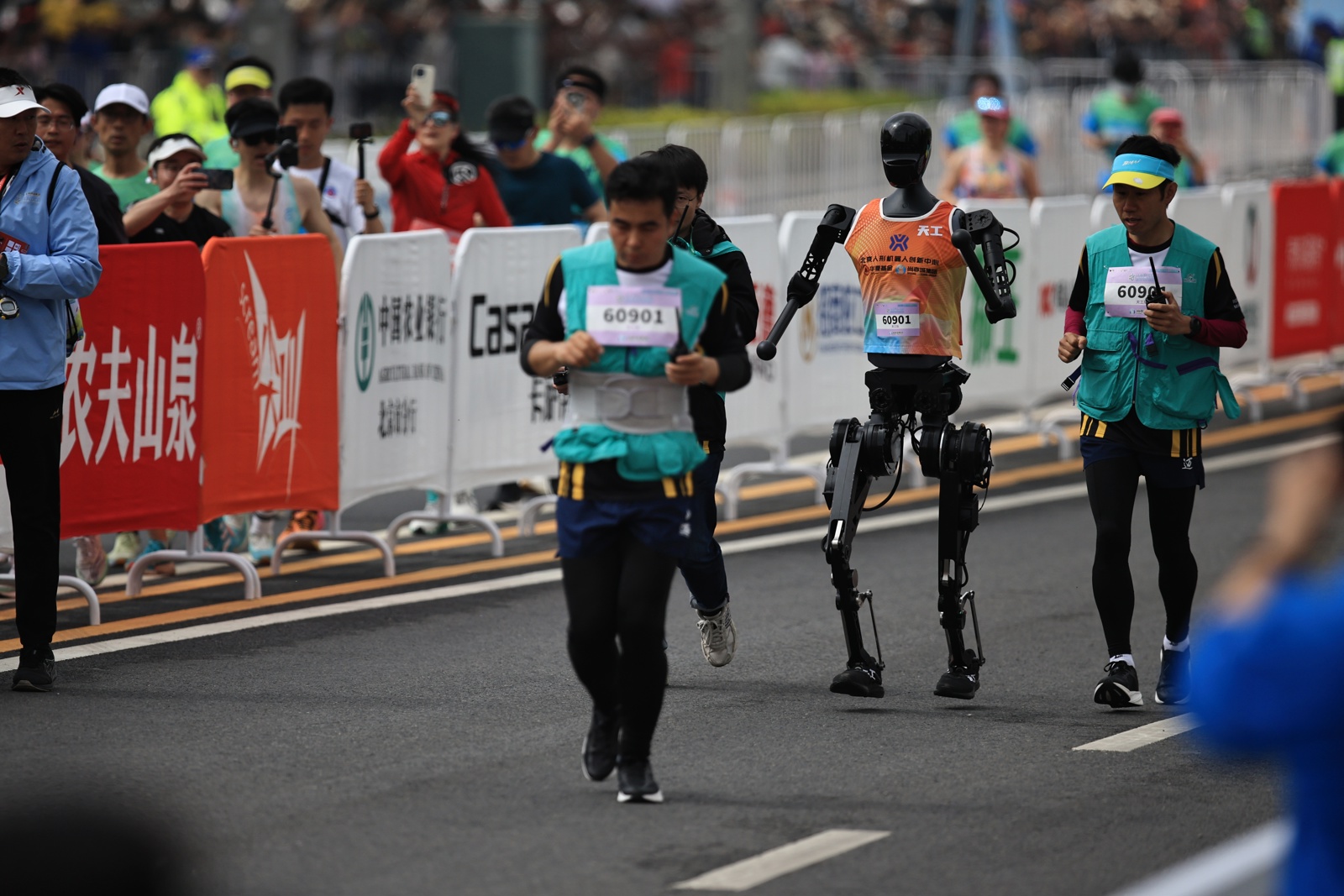 Así es Tiangong, el primer robot humanoide en completar una media maratón en China