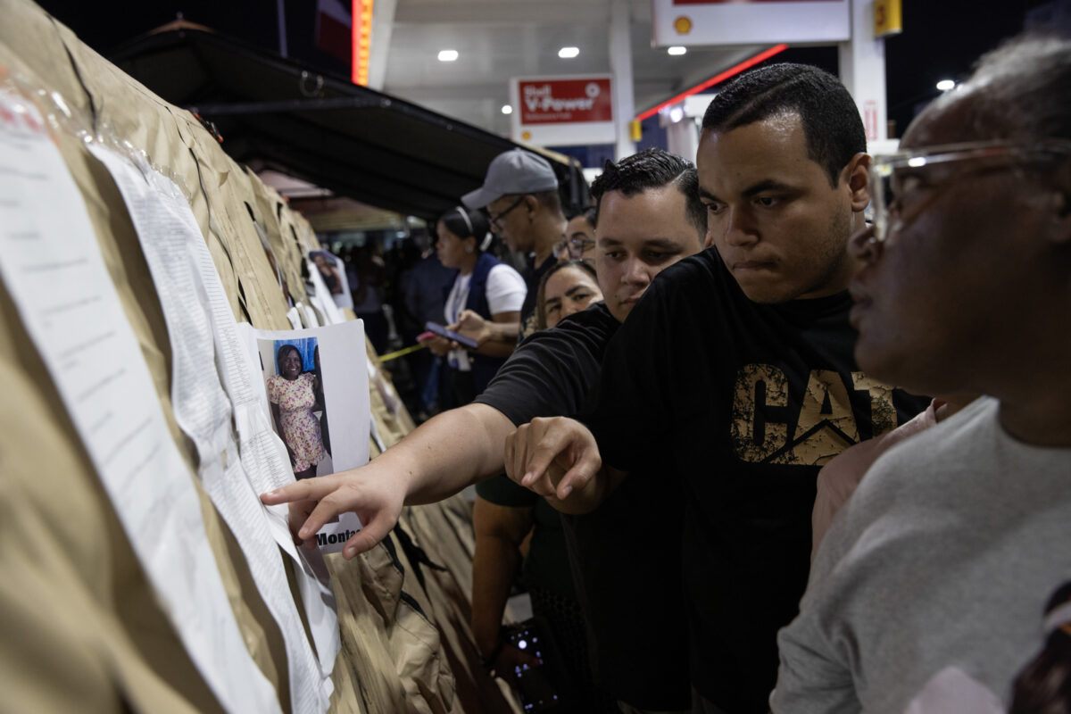 En imágenes: las labores de rescate no cesan entre los escombros de la discoteca en República Dominicana