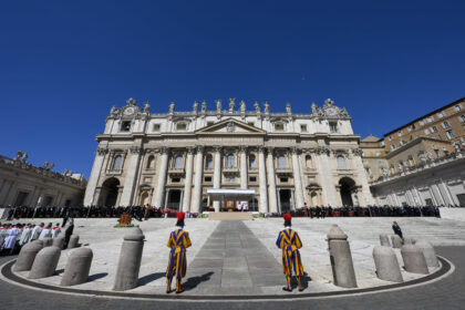 ¿Cuál será el paso a paso para llegar al cónclave tras el entierro del papa Francisco?