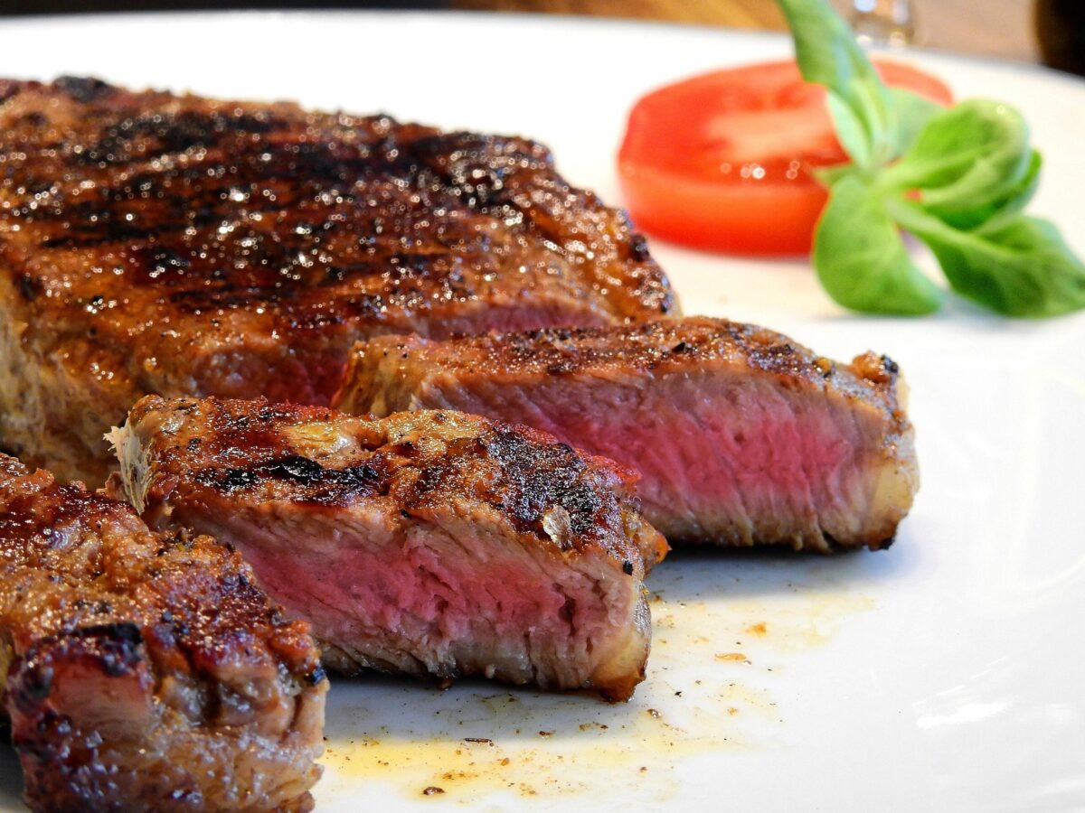 ¿Qué opinan los nutricionistas sobre las recomendaciones del Dr. Bayter, el creador de contenido que popularizó la dieta keto?