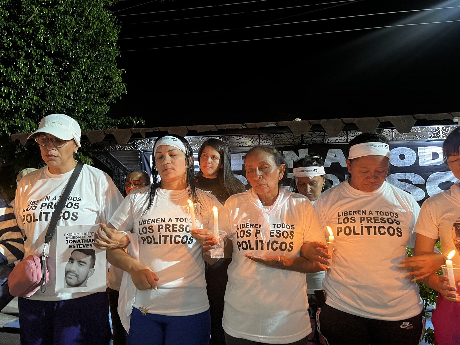 En imágenes: así se desarrolló la vigilia de oración por los presos políticos en Tocorón
