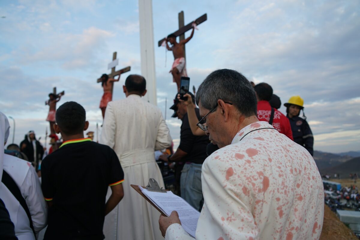 La fe acompañó el viacrucis hasta la Cruz de El Morro en Petare