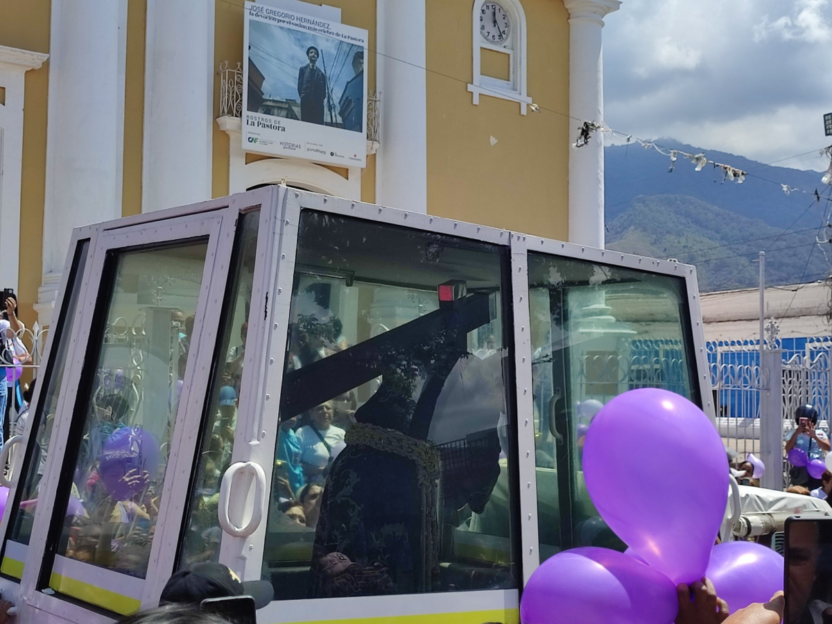 En imágenes: así avanza la procesión de El Nazareno de San Pablo en Caracas