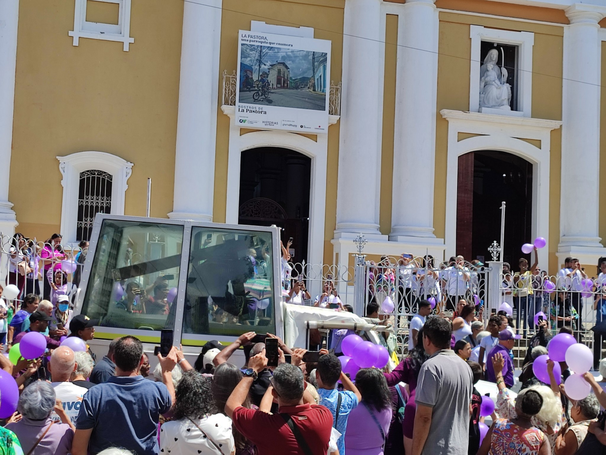 En imágenes: así avanza la procesión de El Nazareno de San Pablo en Caracas