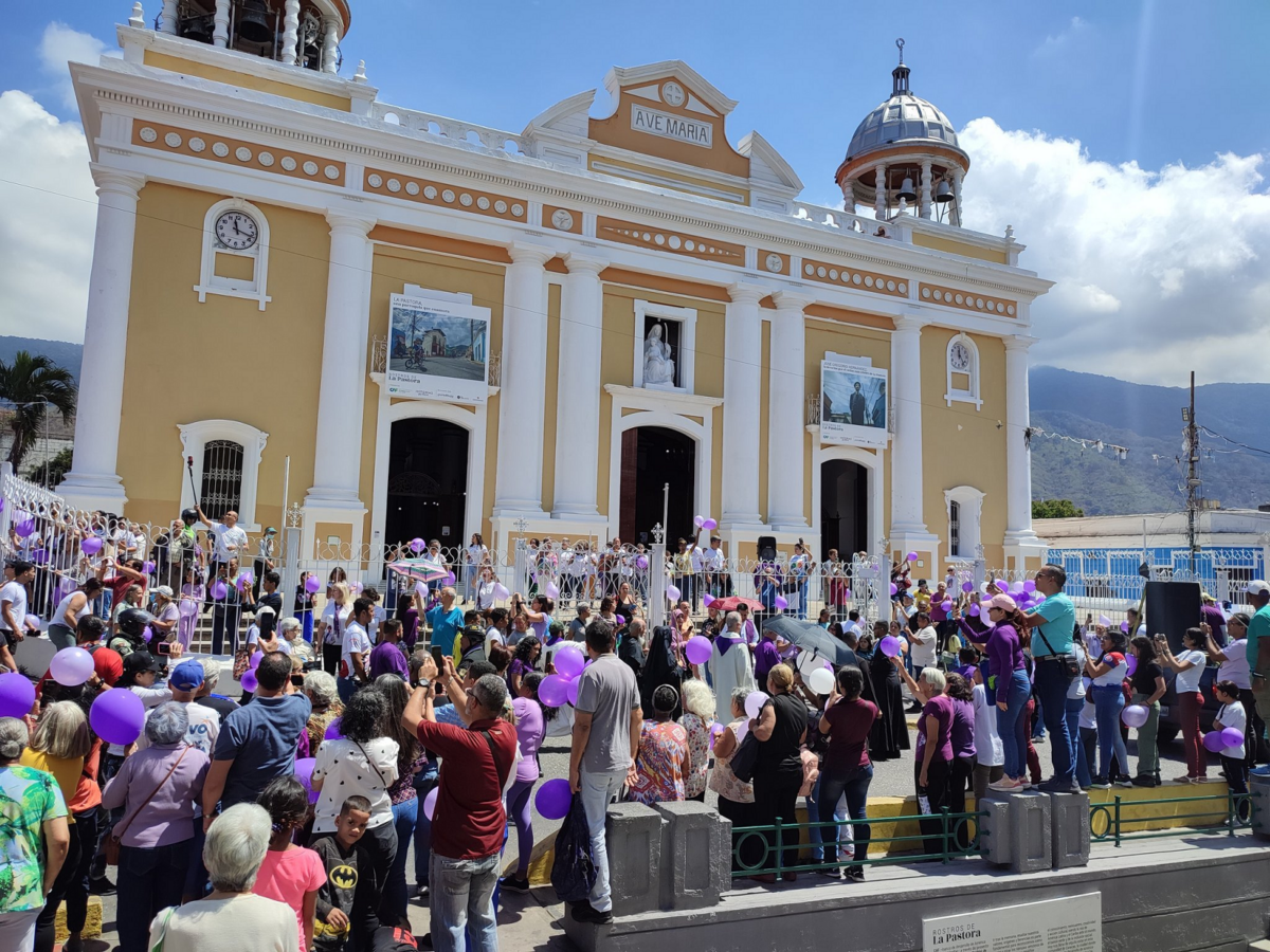 En imágenes: así avanza la procesión de El Nazareno de San Pablo en Caracas