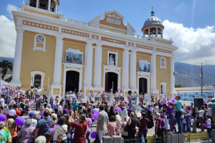 En imágenes: así avanza la procesión de El Nazareno de San Pablo en Caracas