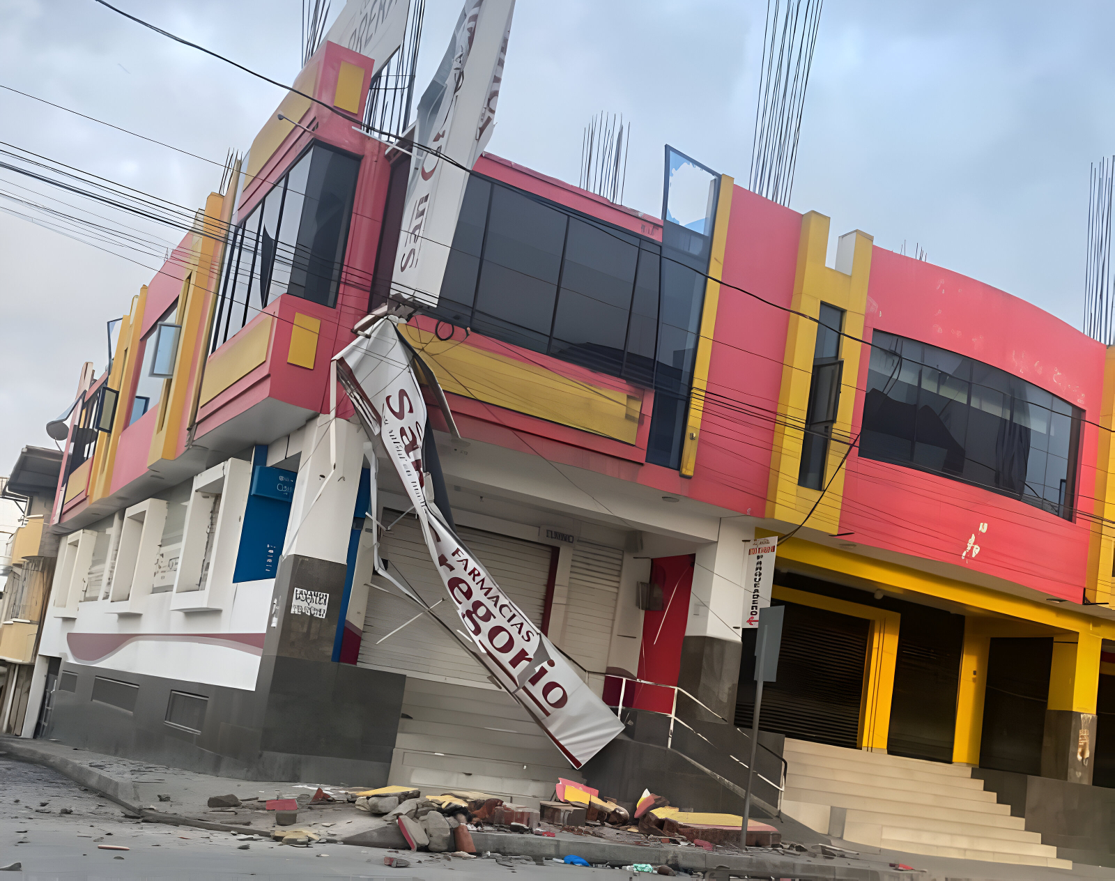 Los daños que dejó un sismo de magnitud 6 en Ecuador 