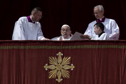 El papa Francisco reapareció en el Vaticano durante la misa del Domingo de Resurrección