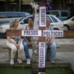 En imágenes: familiares oraron en un viacrucis por la libertad de los presos políticos