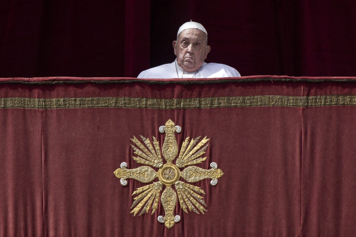 El papa Francisco reapareció en el Vaticano durante la misa del Domingo de Resurrección