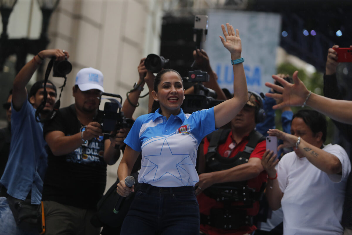 Ecuador define su rumbo en una reñida segunda vuelta electoral entre Noboa y González: los detalles