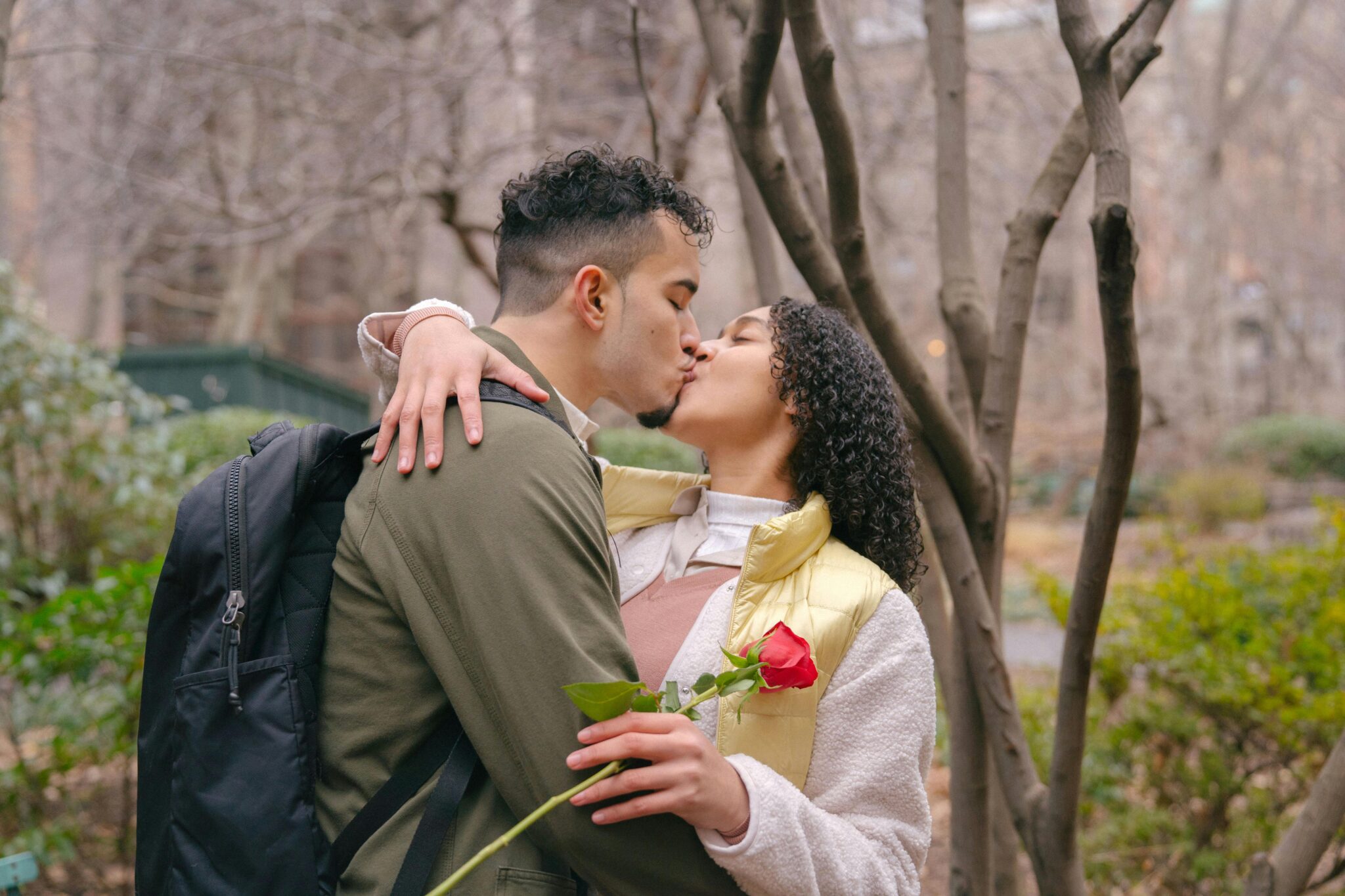 El beso en la sociedad venezolana, un gesto cargado de significados y patrones culturales 