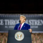 Imagen referencial de Trump quiere que se investigue a artistas que apoyaron a Kamala Harris