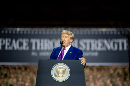 Imagen referencial de Trump quiere que se investigue a artistas que apoyaron a Kamala Harris