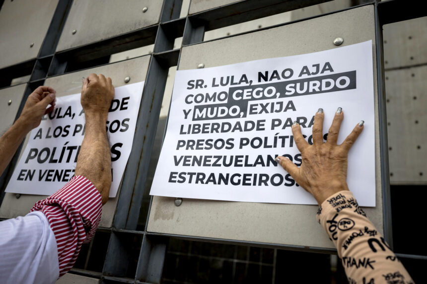 Familiares de presos políticos se concentraron frente a la Embajada de Brasil en Caracas