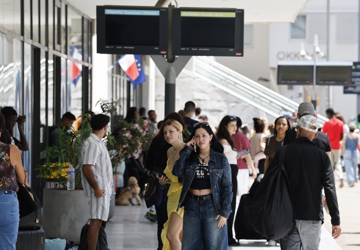 En imágenes: así se vivió el apagón en Cannes durante el cierre del festival de cine en Francia