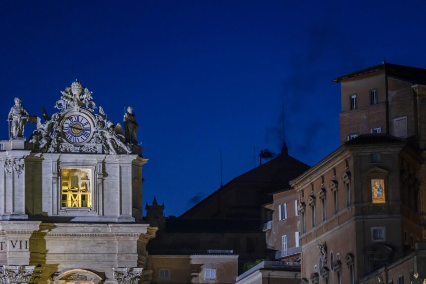 ¿Cómo se crea el humo negro y blanco que revela las elecciones del cónclave?